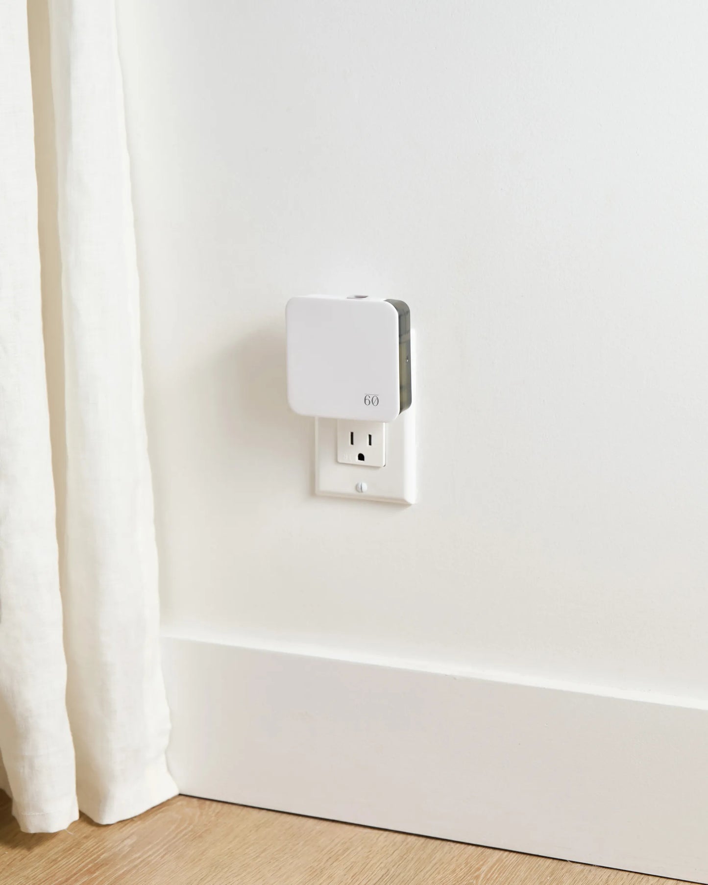 Plug-in home fragrance diffuser