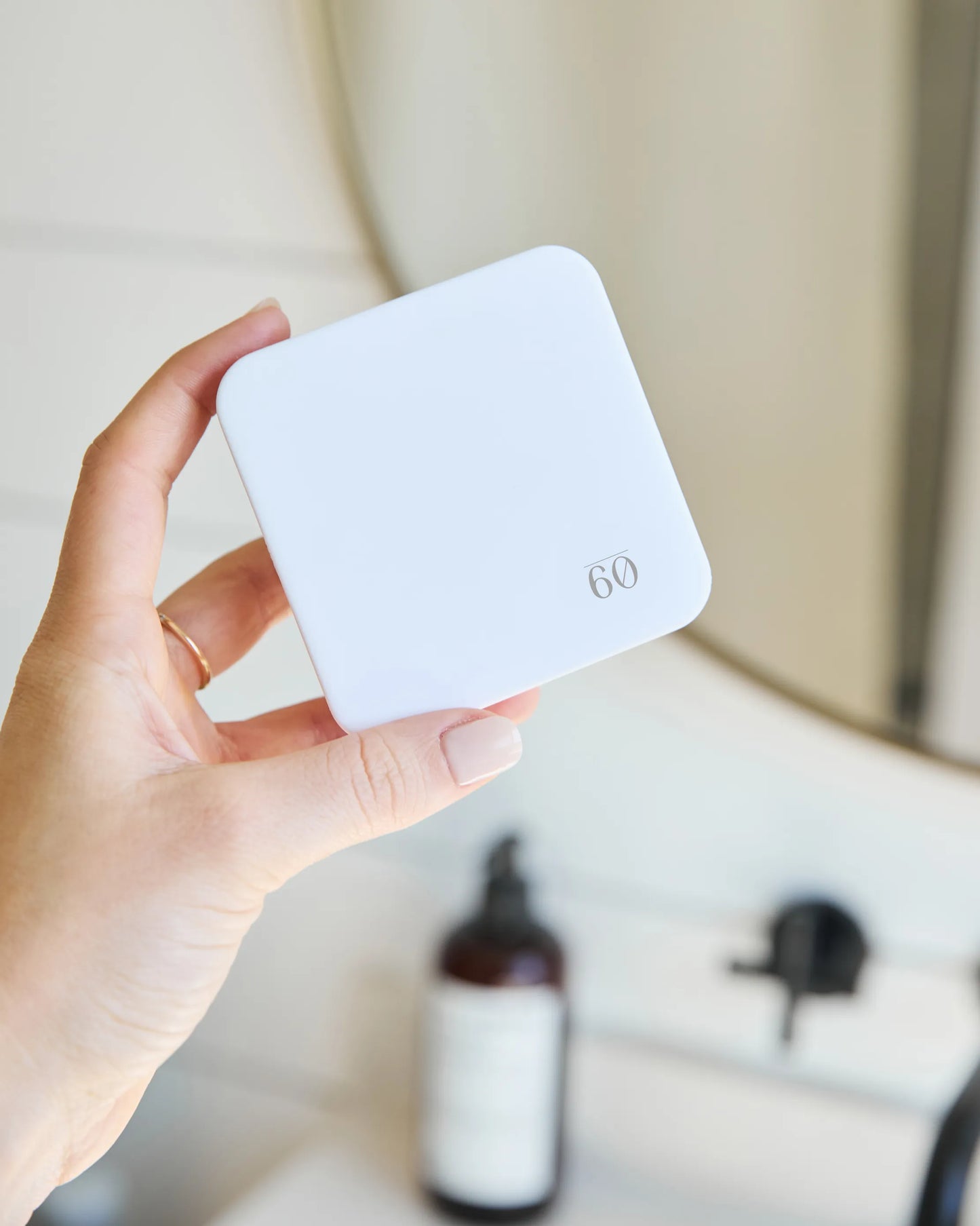 Plug-in home fragrance diffuser